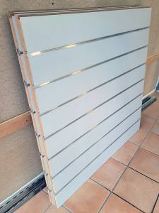 Paneelwand mit Aluprofilen - 4 Module à 120 x 120 cm