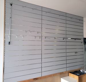 Paneelwand mit Aluprofilen - 6 Module à 120 x 120 cm