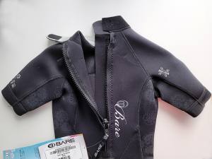 Sonderangebot - BARE Ignite Shorty Lady 2 mm - schwarz mit Blumen - Gr. 34 (US 6)