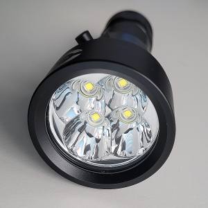 OCEAMA - Mako - helle Tauchlampe mit 4 LEDs und 2500 Lumen